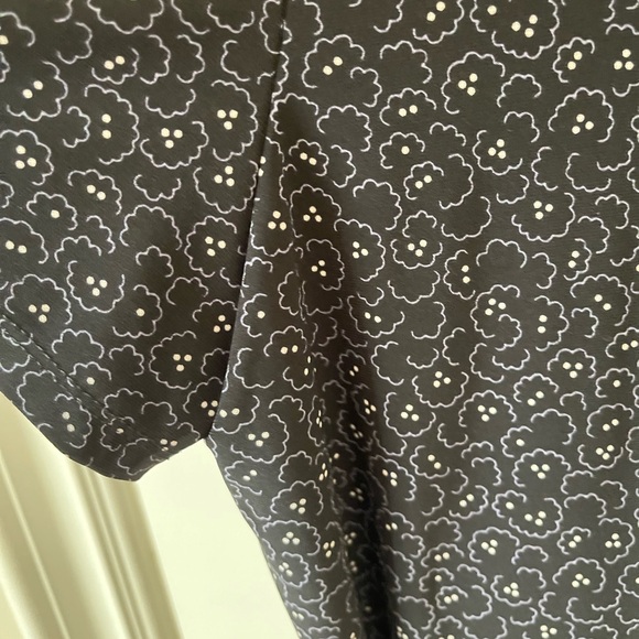 Elegant Black Patterned Women's Top - Picture 2 of 7